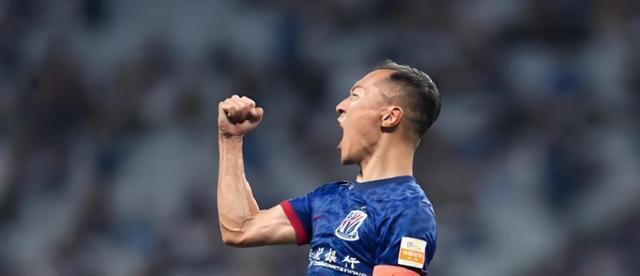 斯卢茨基直, 宣申花两位, 森纳效力过